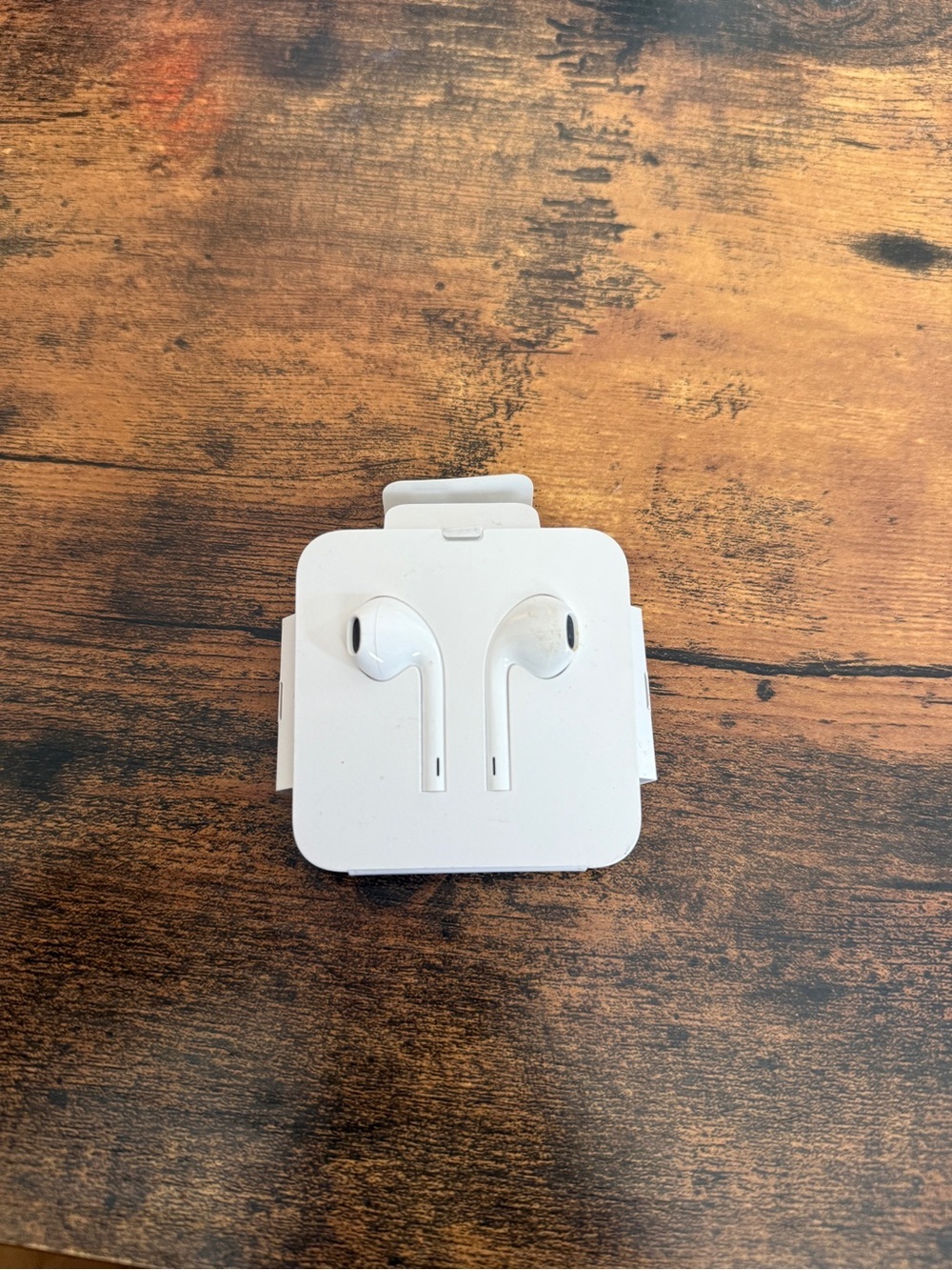 White Wired Earbuds in Original Holder lightning plug in APPLE
